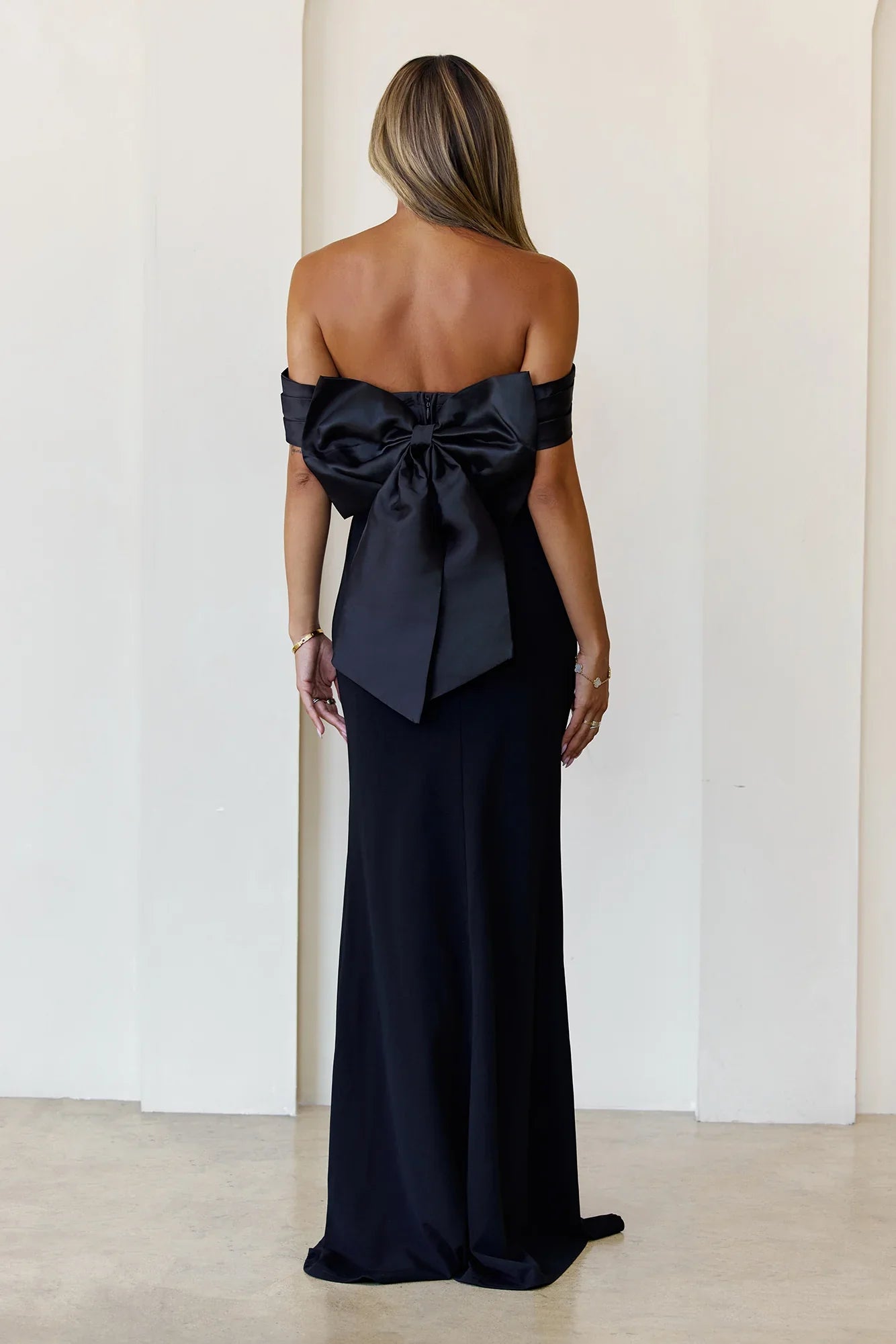 The Sleek Soirée Off Shoulder Maxi Dress Black